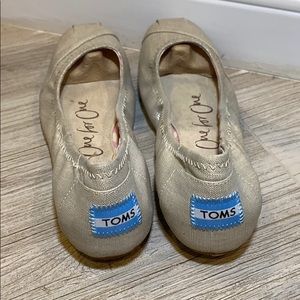 Cute TOMS. Never been worn.